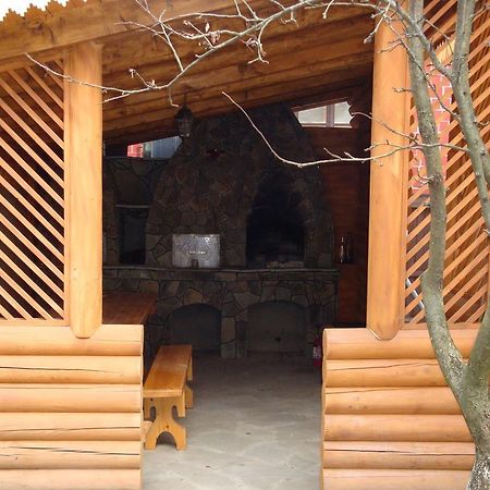 Vyshenka Guest House Yaremche Exterior photo