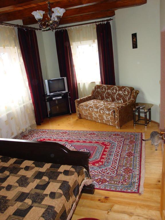Vyshenka Guest House Yaremche Room photo