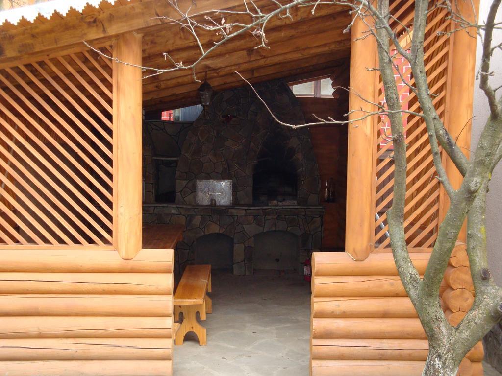 Vyshenka Guest House Yaremche Exterior photo